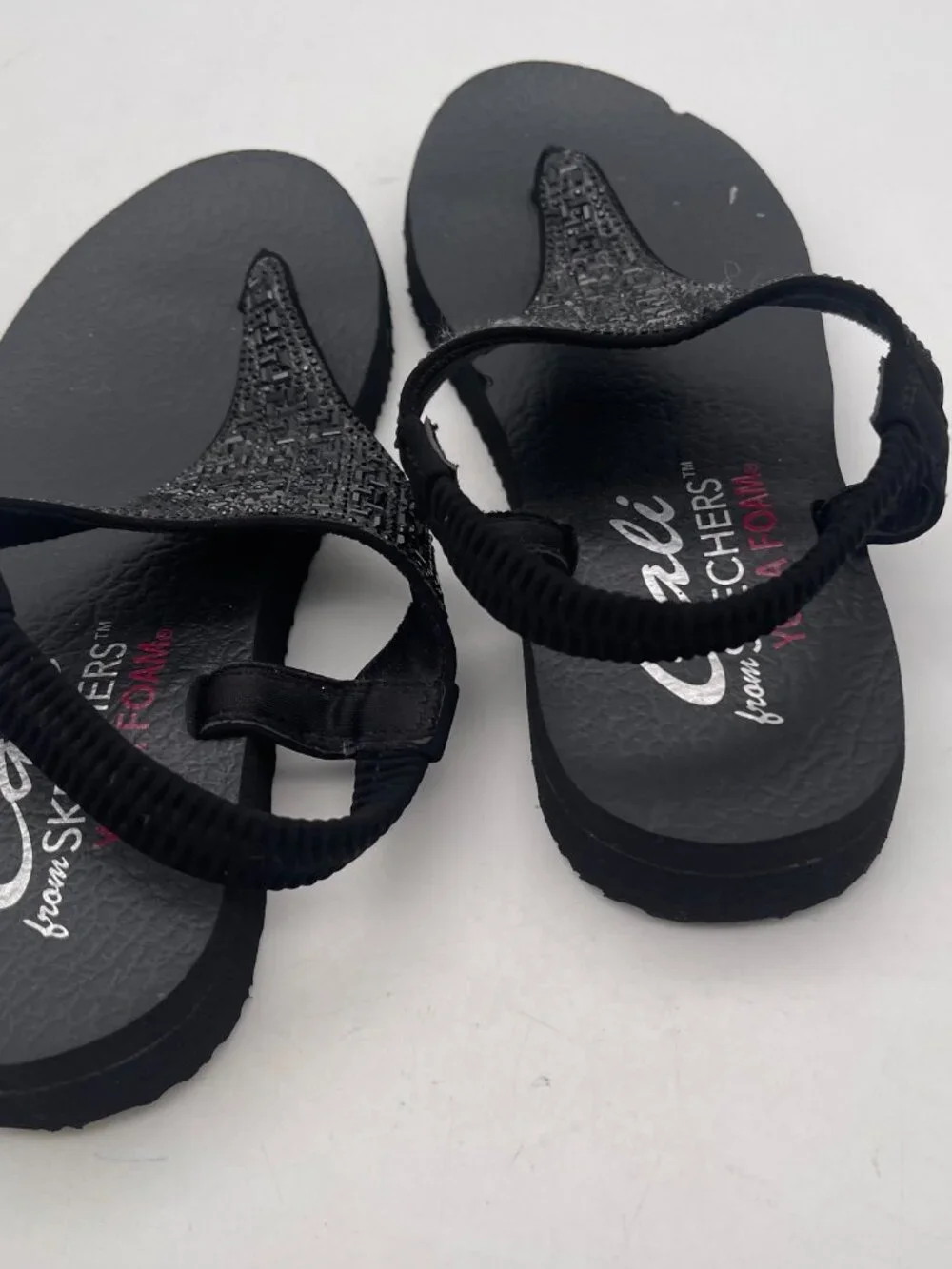 Skechers Cali Women's Size 6 Rhinestone Embellished Yoga Foam Thong Sandals T15